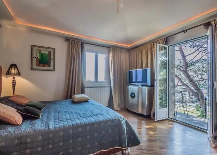 Cap D'antibes Sea View Villa *